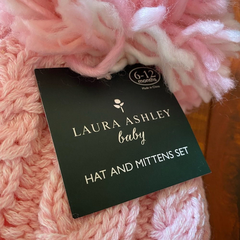 Baby girl winter hat and mittens set